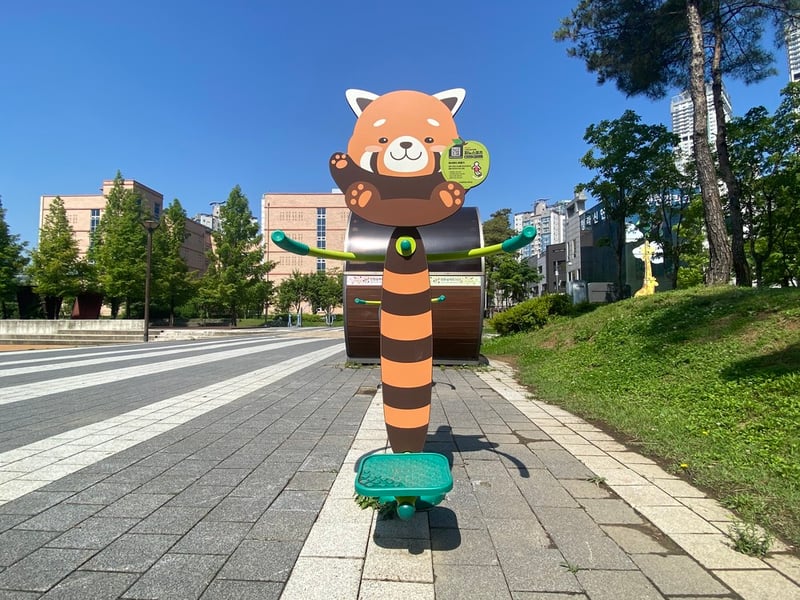 인터랙티브한 어린이 운동기구 image 3