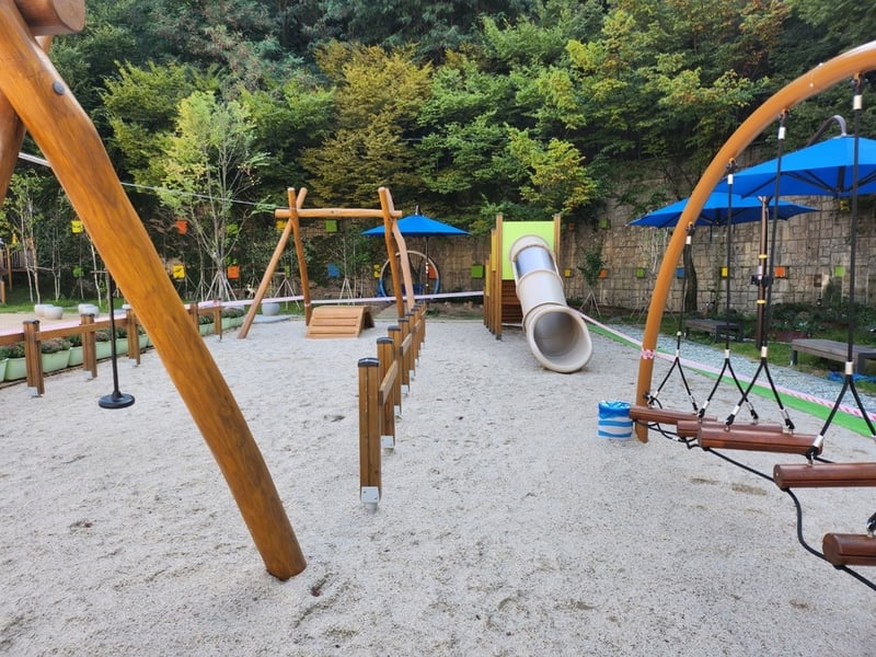 숲 슬라이드와 출렁다리 image 3