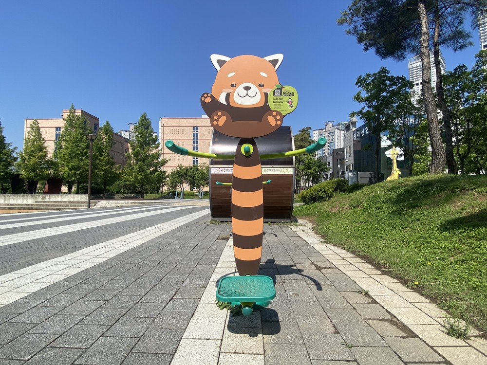 인터랙티브한 어린이 운동기구 이미지 3