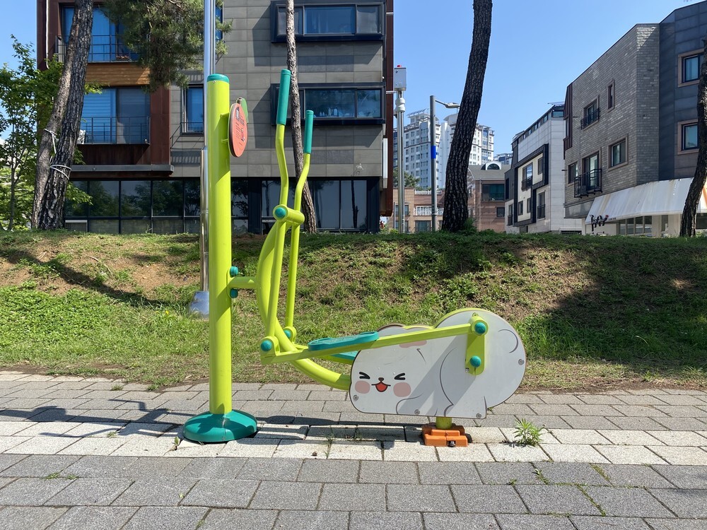 인터랙티브한 어린이 운동기구 이미지 2